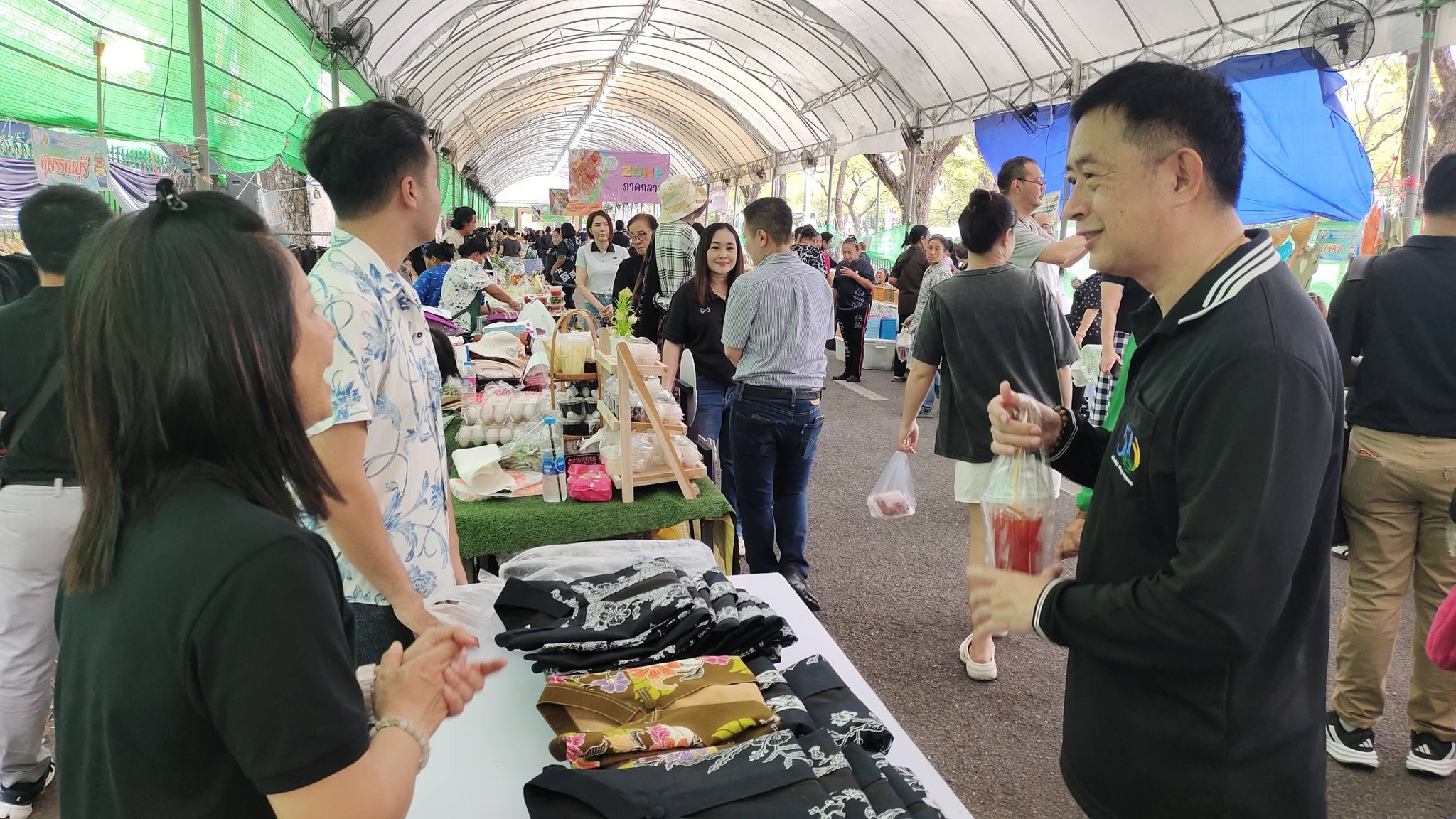 title - ส.ป.ก.สตูล ร่วมออกร้านจำหน่ายสินค้าเนื่องในวันคล้ายวันสถาปนา ส.ป.ก. ครบรอบ 51 ปี ณ ส.ป.ก. ถนนราชดำเนินนอก กทม.